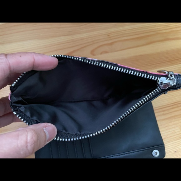 🌸GUESS wallet🌸 - Picture 6 of 15